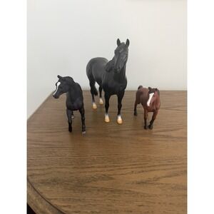 Realistic Model Horse Figurine Lot 3 Mare Stallion Foal Farm Animal Toy Set